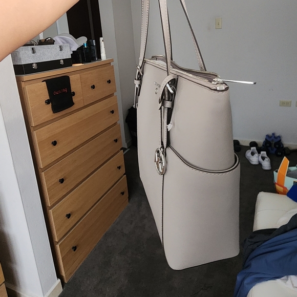 MICHAEL KORS JET SET TOTE IN GRAY - Picture 2 of 12